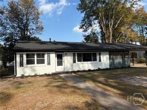 12 Delta Cir, Savannah, GA 31406
