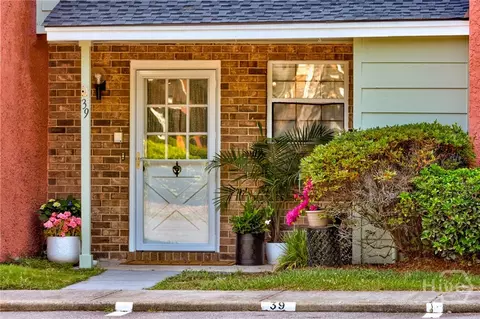 39 Helmsman Ct, Savannah, GA 31410