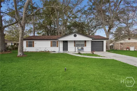 203 Holiday Cir, Savannah, GA 31419