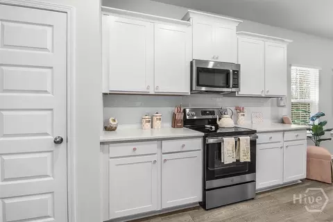 Kitchen - 138 Binscombe Ln, Pooler, GA 31322 photo 4 of 4