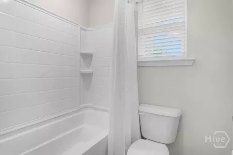 Bath - 259 Harmony Blvd, Pooler, GA 31322 photo 2 of 6