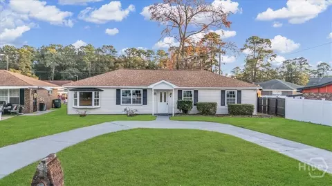 4 Friar Tuck Dr, Savannah, GA 31406