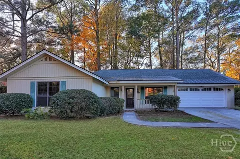 101 Coquena Cir E, Savannah, GA 31410