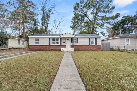 325 Manor Dr, Savannah, GA 31404