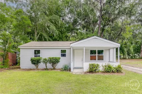504 E Montgomery Cross Rd, Savannah, GA 31406