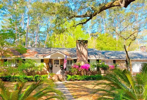5 Reynolds Cir, Savannah, GA 31406