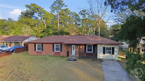 8 Regent Dr, Savannah, GA 31406