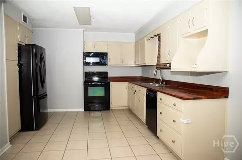Kitchen - 7427 Stilson Leefield Rd, Brooklet, GA 30415 photo 1 of 1