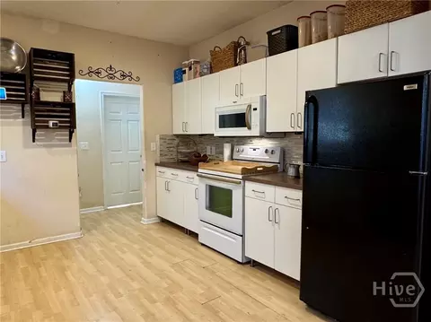 Kitchen - 160 Ethridge Pl, Gray, GA 31032 photo 5 of 5