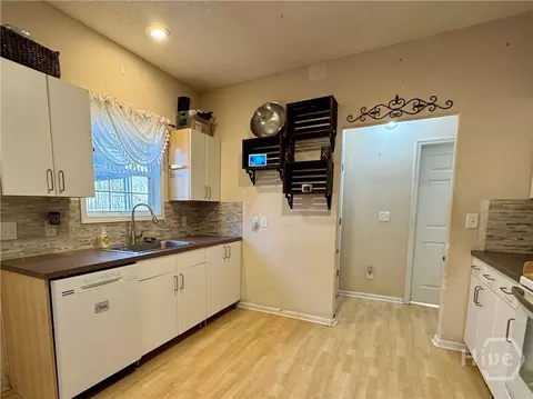 Kitchen - 160 Ethridge Pl, Gray, GA 31032 photo 4 of 5