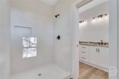 Bath - 77 Yellow Bluff Dr, Midway, GA 31320 photo 5 of 6
