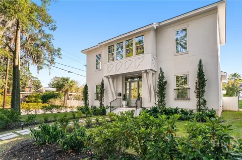 723 E Victory Dr, Savannah, GA 31405
