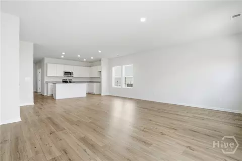 Living - 181 Daylily Dr, Springfield, GA 31329 photo 1 of 4