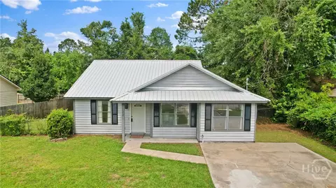 1352 Forest Lake Dr, Hinesville, GA 31313