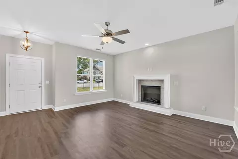Living - 4 St Anne Ct, Guyton, GA 31312 photo 2 of 5