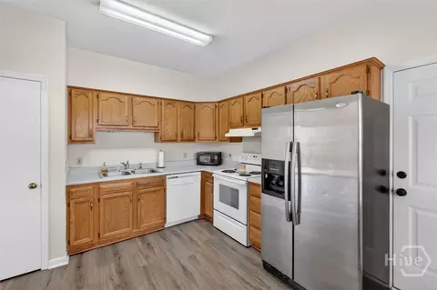 Kitchen - 13 Longleaf Cir, Pooler, GA 31322 photo 4 of 5