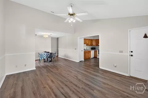 Living - 13 Longleaf Cir, Pooler, GA 31322 photo 4 of 4