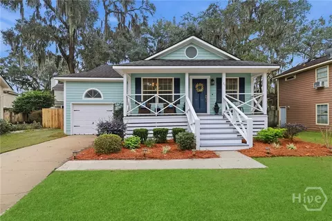 29 S Lake Dr, Savannah, GA 31410