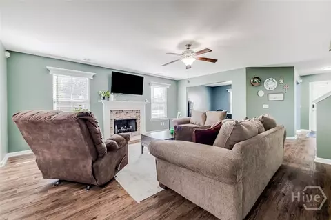 Living - 112 Bridgewood Dr, Springfield, GA 31329 photo 2 of 3