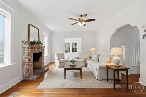 647 E 37th St, Savannah, GA 31401