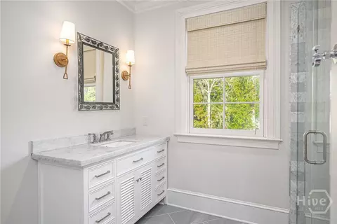 Bath - 108 Commodore Dr, Savannah, GA 31410 photo 5 of 7
