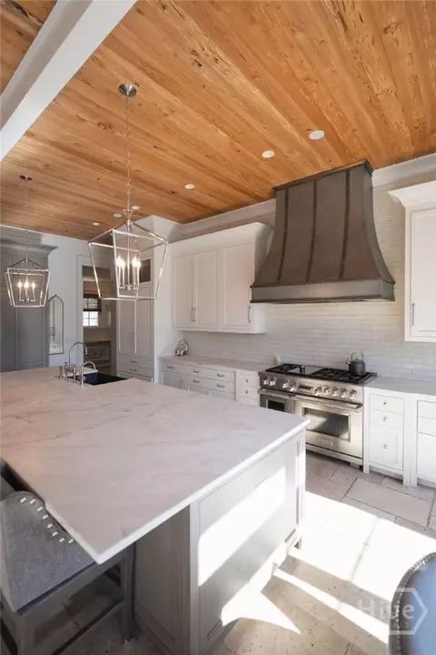 Kitchen - 108 Commodore Dr, Savannah, GA 31410 photo 5 of 6