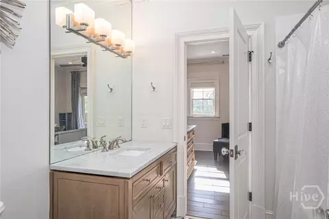 Bath - 108 Commodore Dr, Savannah, GA 31410 photo 6 of 7