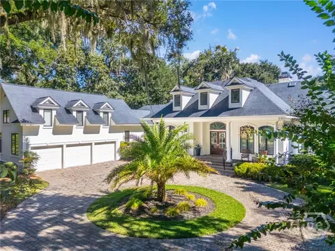 2 Kittiwake Ln, Savannah, GA 31411