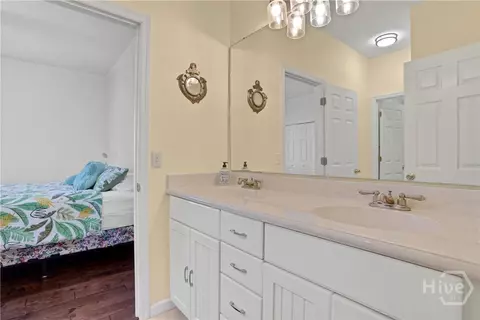 Bath - 4 E Back St, Savannah, GA 31419 photo 3 of 5