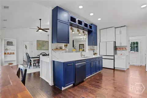 Kitchen - 4 E Back St, Savannah, GA 31419 photo 4 of 4