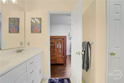 Bath - 4 E Back St, Savannah, GA 31419 photo 4 of 5