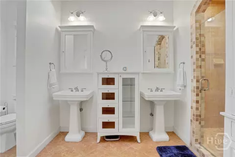 Bath - 4 E Back St, Savannah, GA 31419 photo 1 of 5