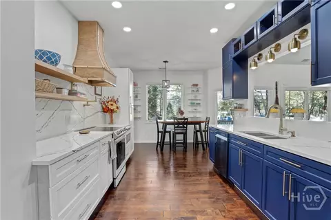 Kitchen - 4 E Back St, Savannah, GA 31419 photo 3 of 4