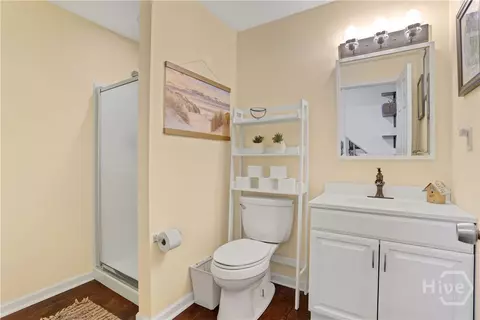 Bath - 4 E Back St, Savannah, GA 31419 photo 5 of 5