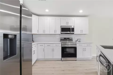 Kitchen - 69 Ashleigh Ln, Savannah, GA 31407 photo 2 of 3