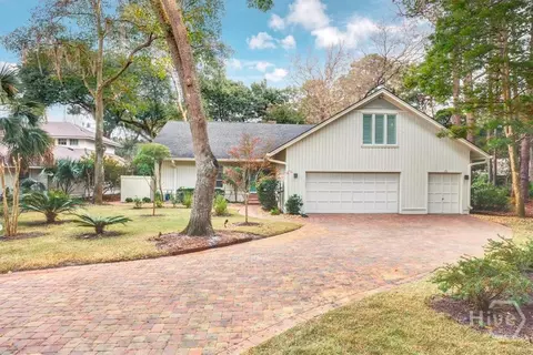 2 Fox Meadow Cir, Savannah, GA 31411
