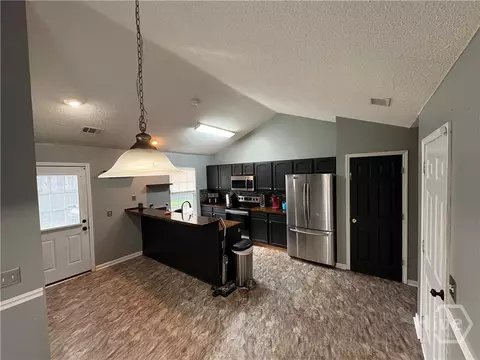 Kitchen - 487 Shadowbrook Cir, Springfield, GA 31329 photo 2 of 3