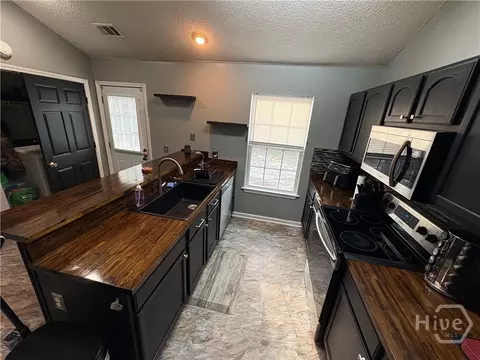 Kitchen - 487 Shadowbrook Cir, Springfield, GA 31329 photo 1 of 3