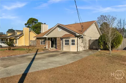 624 Honey Ridge Ln, Hinesville, GA 31313