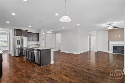 Living - 105 Grimsby Rd, Savannah, GA 31407 photo 2 of 5
