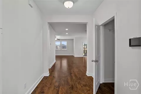 Entry Way - 105 Grimsby Rd, Savannah, GA 31407 photo 3 of 11