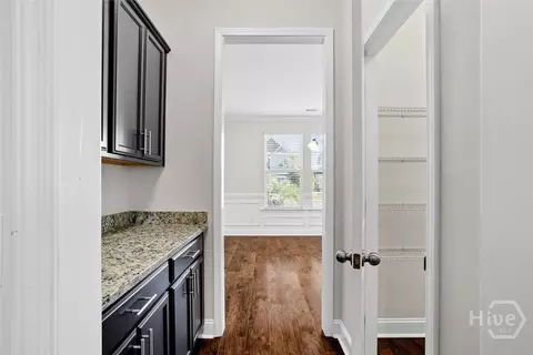 Entry Way - 105 Grimsby Rd, Savannah, GA 31407 photo 5 of 11