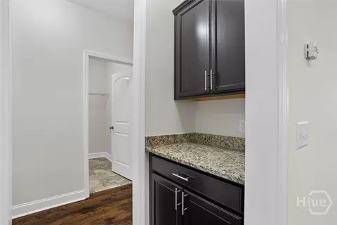 Entry Way - 105 Grimsby Rd, Savannah, GA 31407 photo 6 of 11