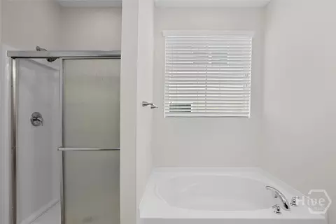 Bath - 105 Grimsby Rd, Savannah, GA 31407 photo 2 of 5