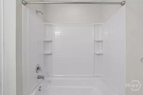 Bath - 105 Grimsby Rd, Savannah, GA 31407 photo 4 of 5