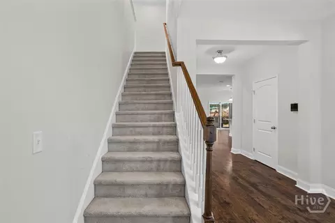 Entry Way - 105 Grimsby Rd, Savannah, GA 31407 photo 10 of 11