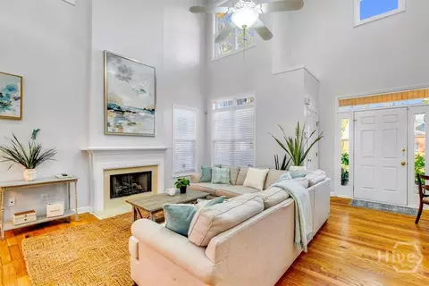 6 Roundtree Cir, Savannah, GA 31405