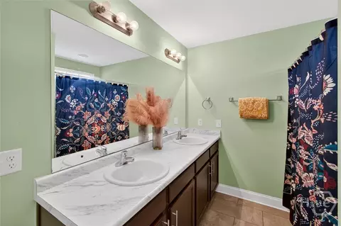 Bath - 220 Crape Myrtle Ct, Springfield, GA 31329 photo 2 of 3