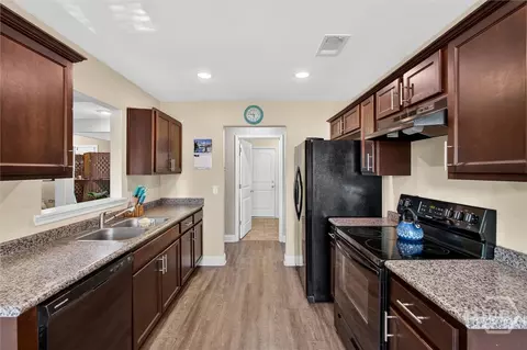 Kitchen - 220 Crape Myrtle Ct, Springfield, GA 31329 photo 2 of 4