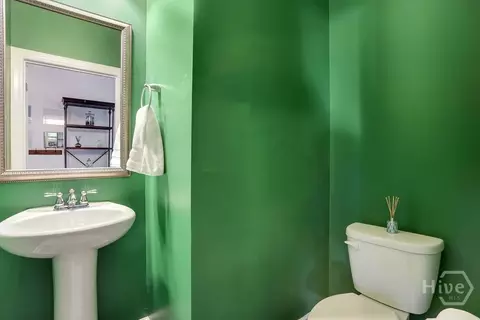 Bath - 36 Redwall Cir, Savannah, GA 31407 photo 1 of 4